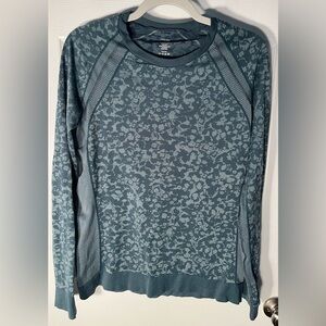 Women’s Title Nine Size Large Blue Long Sleeve Top Polyester Spandex Pattern